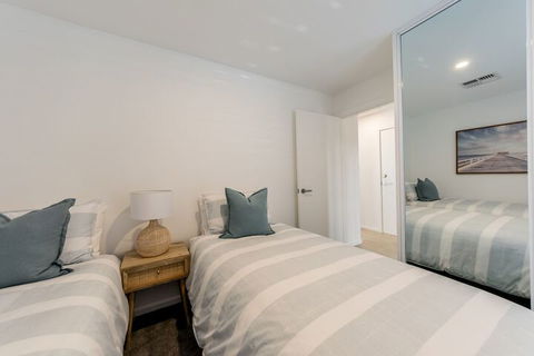 Sandcastle, 26a Winsor Street - 1 Gold Coast 7