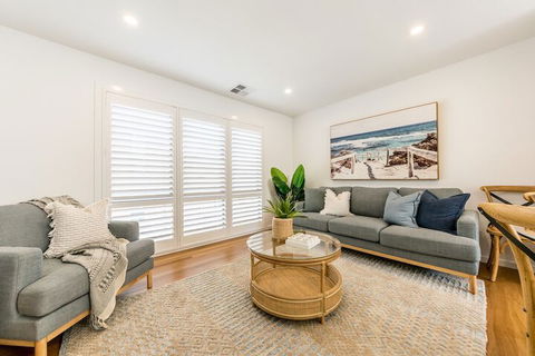 Sandcastle, 26a Winsor Street - 1 Gold Coast 2