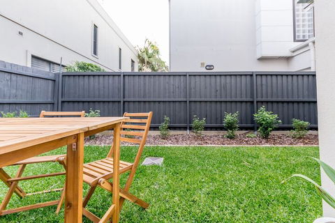 Sandcastle, 26a Winsor Street - 1 Gold Coast 4