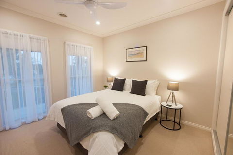 Simms Retreat - Gold Coast 4U 1