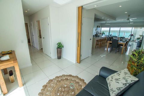 ZEN By THE WATER Darwins Premier Family Retreat - Accommodation Gold Coast 4