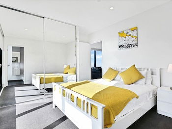 MJ Shortstay Apartments - Platinum Tower - Accommodation Gold Coast 2