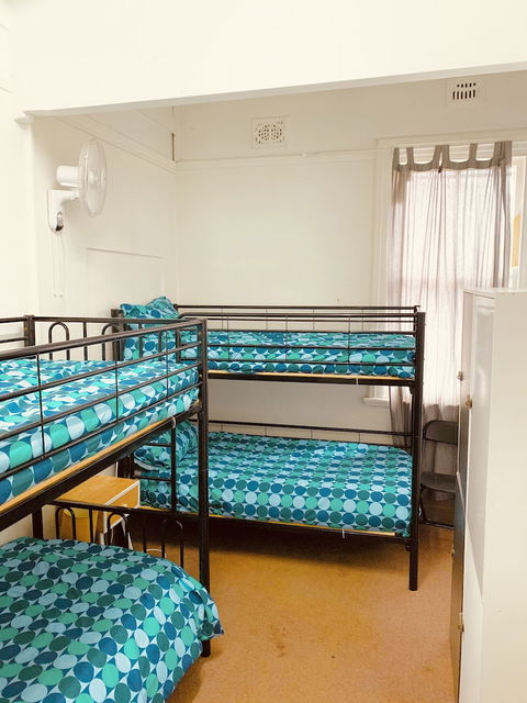 Bert's Backpackers - Gold Coast 4U 2