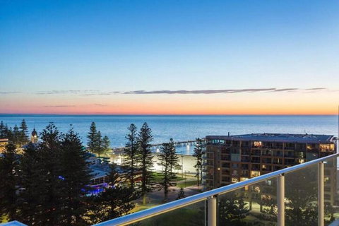 Glenelg Skyline Penthouse WiFi - Accommodation Gold Coast 6