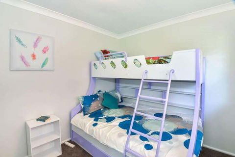 The Noraville House Large Family Home - Accommodation Gold Coast 1