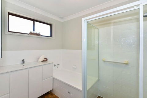 The Noraville House Large Family Home - Accommodation Gold Coast 0