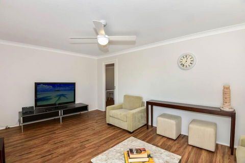 The Noraville House Large Family Home - Accommodation Gold Coast 4
