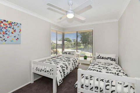 The Noraville House Large Family Home - Accommodation Gold Coast 5