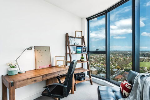 Designer Home With View 2 BED In Box Hill Vbh850 - Accommodation Gold Coast 5