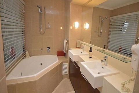 2 BDR / Apt / Foxtel / WiFi / Pool / Parking / Spa / Hervey Bay - Gold Coast 4U 3
