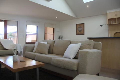 SACKVILLE APARTMENT 1 - Accommodation Gold Coast 4