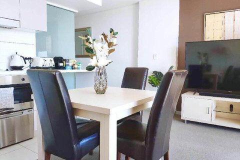 Deluxe Oaks Horizons North Terrace ViewCar Park - Accommodation Gold Coast 2