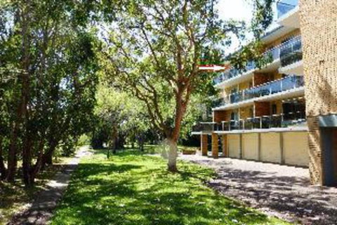2 Bedroom Apartment Parkview Unit 16 - 1 Gold Coast 1