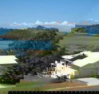 Hideaway Retreat Beach House with Pool - Accommodation Gold Coast