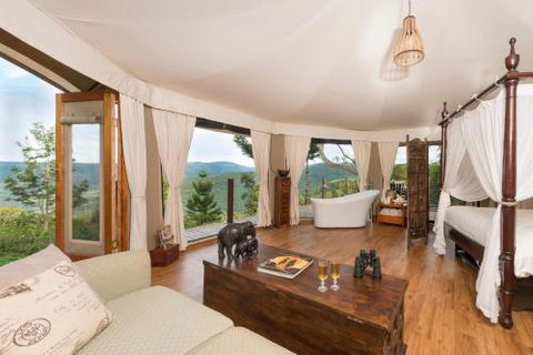 Clouds Safari - Accommodation Gold Coast 0
