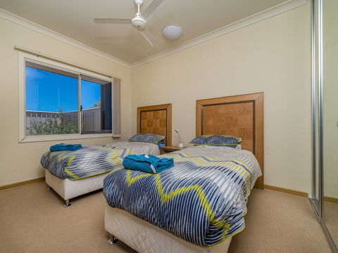 Seafront Unit 60 - Accommodation Gold Coast 3
