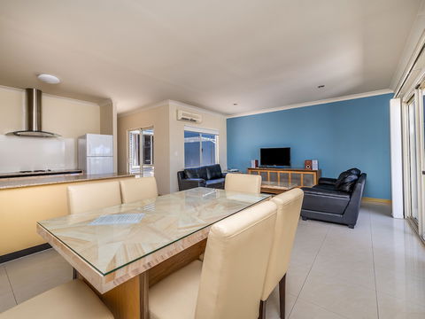 Seafront Unit 60 - Accommodation Gold Coast 5
