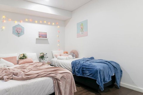 A20 Darling Harbour 2 BDR APT - 1 Gold Coast 4