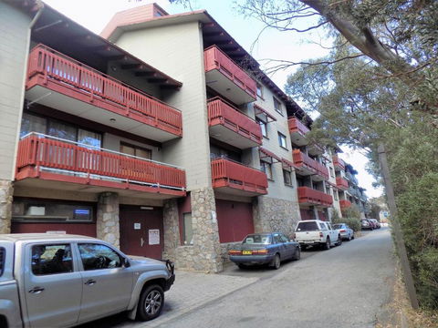 Mowamba E1 - Accommodation Gold Coast 1