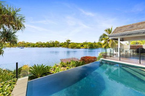 22 Noosa Parade - Accommodation Gold Coast 4