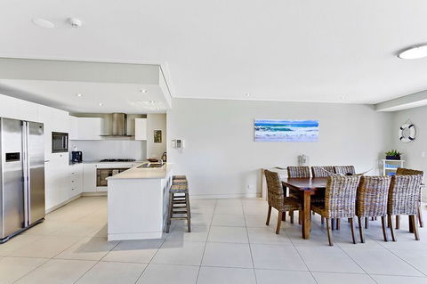Coast Luxury Apartment 24 - Gold Coast 4U 5