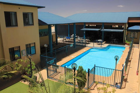 Ningaloo Coral Bay Backpackers - Gold Coast 4U 1