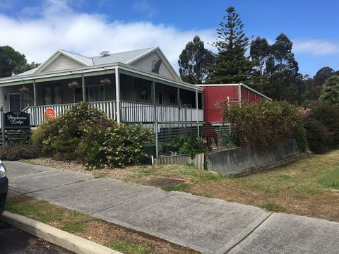 Pemberton Lodge - Accommodation Gold Coast 2