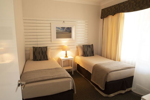 Pemberton Lodge - Accommodation Gold Coast 6