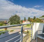 Beloka Close Modern spacious  pet friendly accommodation - Accommodation Gold Coast