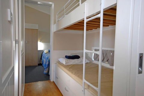 Barrack Point Holidays - Gold Coast 4U 3