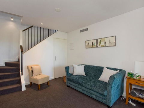 LORNE CHALET APARTMENT 10 Ask About Midweek Deals - Accommodation Gold Coast 4