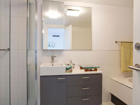 LORNE CHALET APARTMENT 10 Ask About Midweek Deals - Accommodation Gold Coast 2