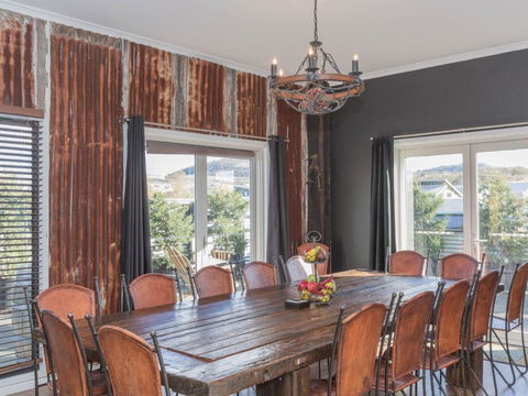Oak & Barrel / 7 Twynam Street - Accommodation Gold Coast 5