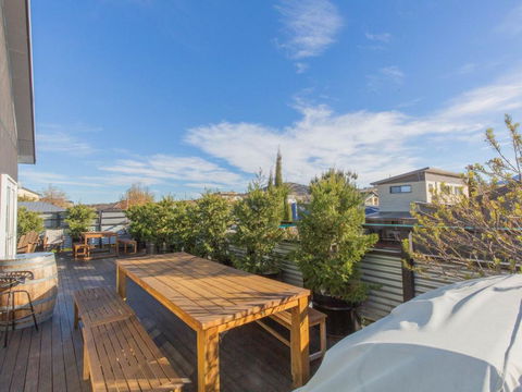 Oak & Barrel / 7 Twynam Street - Accommodation Gold Coast 6
