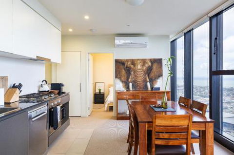 ON TOP Of THE WORLD BEST VIEWS In MELBOURNE !! - Accommodation Gold Coast 2
