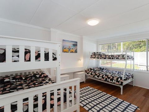 3 Lillian Street Fantastic House So Close To The Water - Accommodation Gold Coast 6