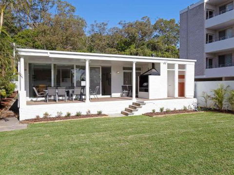 3 Lillian Street Fantastic House So Close To The Water - Accommodation Gold Coast 0