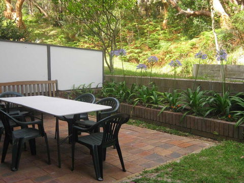 4 Adriana 83 Ronald Avenue Open Plan Living With Backyard - Accommodation Gold Coast 5
