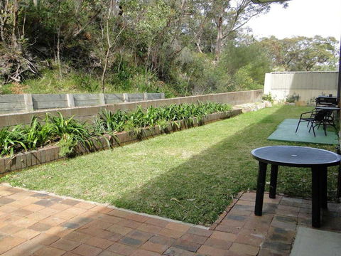 4 Adriana 83 Ronald Avenue Open Plan Living With Backyard - Accommodation Gold Coast 4