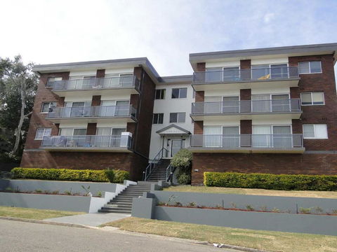 4 Adriana 83 Ronald Avenue Open Plan Living With Backyard - Accommodation Gold Coast 6