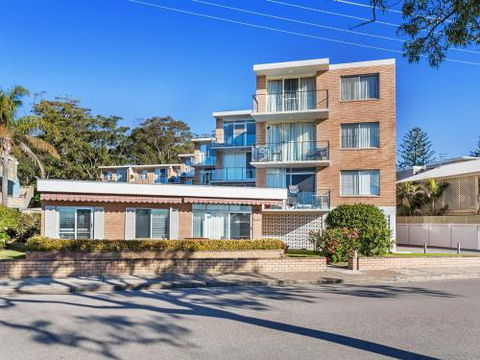 Bella Vista Unit 20 / 19 Shoal Bay Road - Accommodation Gold Coast 3