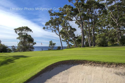 2 / 81 Clyde St. Villa De Golf At Mollymook - Gold Coast 4U 3