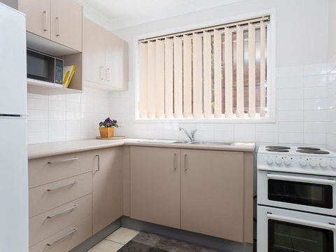 1 / 10 Catalina Close So Close To The Water - Accommodation Gold Coast 3