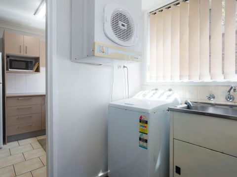 1 / 10 Catalina Close So Close To The Water - Accommodation Gold Coast 2