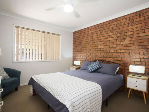 1 / 10 Catalina Close So Close To The Water - Accommodation Gold Coast 4