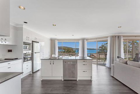 Soldiers Point Spectacular - Accommodation Gold Coast 2