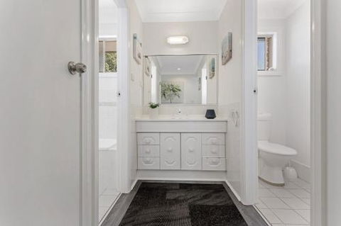 Soldiers Point Spectacular - Accommodation Gold Coast 4