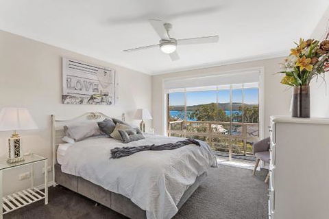 Soldiers Point Spectacular - Accommodation Gold Coast 6