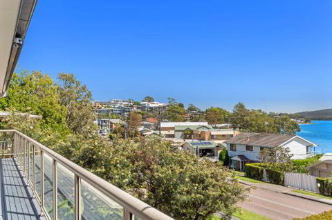 Soldiers Point Spectacular - Accommodation Gold Coast 3