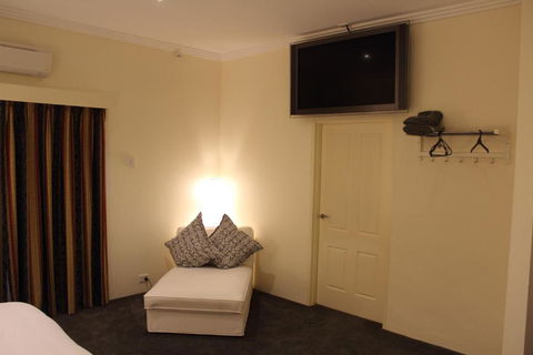 Gundaroo Manor Bed & Breakfast - Accommodation Gold Coast 5